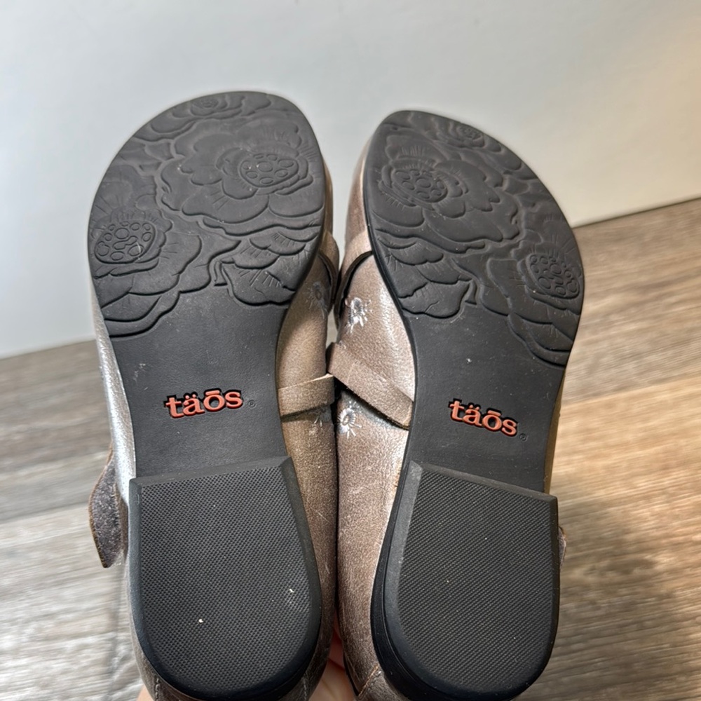 Taos Footwear tan  Floral Flats woman’s size 39 (b97) - Picture 6 of 7